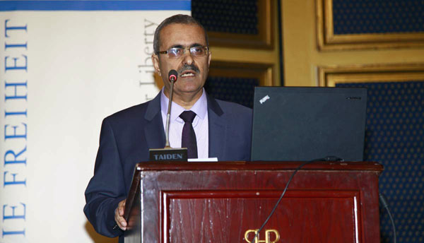 Higher Education Ministry Secretary General Hani Dmour speaks at a seminar on Tuesday (Petra photo)